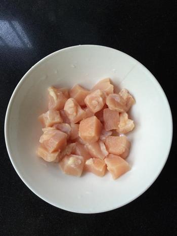 韩国萝卜泡菜炒鸡胸肉配苹果米饭的做法步骤1