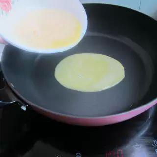 无油糯米蛋卷的做法图解2