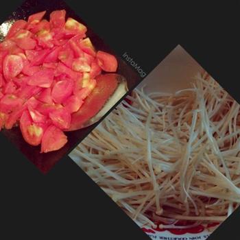 番茄烩金针菇土豆的做法图解1
