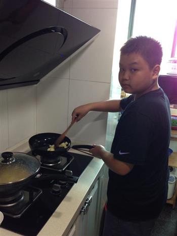 十二岁少年的作品-蒜子牛肉粒的做法图解4