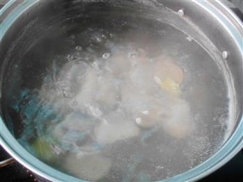 胡萝卜玉米番茄排骨汤的做法步骤3