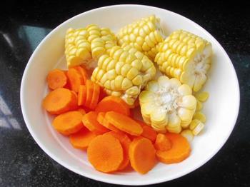 胡萝卜玉米番茄排骨汤的做法步骤4