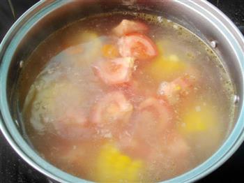 胡萝卜玉米番茄排骨汤的做法图解7