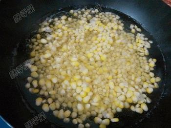 青红椒炒玉米粒的做法步骤3