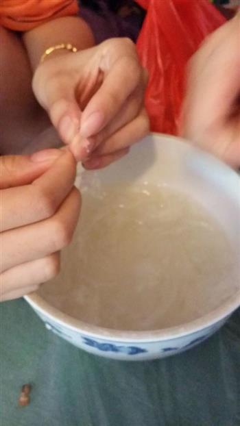 椰奶冰糖炖燕窝的做法步骤1