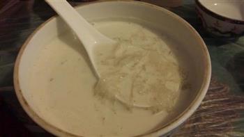 椰奶冰糖炖燕窝的做法步骤2