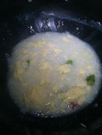 蒜香黄油鸡蛋清粥的做法步骤2
