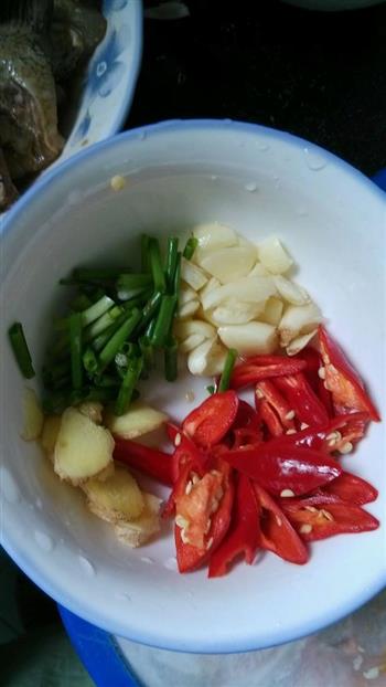 酸菜鱼片的做法步骤2