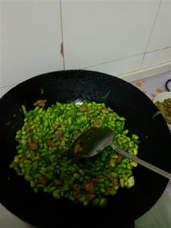 青椒毛豆炒肉丝的做法步骤3