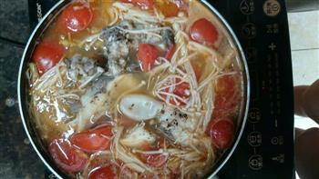 鱼腩番茄金针菇汤的做法步骤7