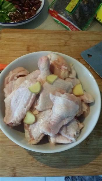 川版土豆烧鸡翅，鸡腿或者鸡，各种烧的做法步骤1