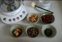 大麦山楂枣茶的做法步骤1