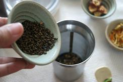 大麦山楂枣茶的做法图解3
