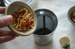 大麦山楂枣茶的做法步骤4