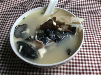 菌菇豆腐鱼头汤的做法步骤11