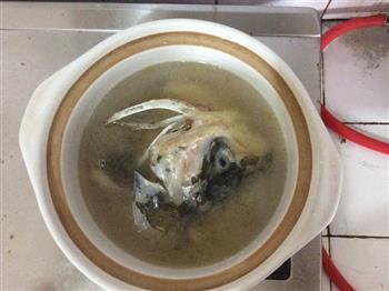 菌菇豆腐鱼头汤的做法步骤6