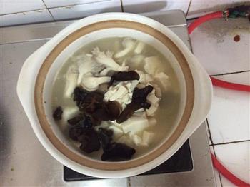 菌菇豆腐鱼头汤的做法步骤8