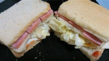 开学第二日，火腿三明治的做法步骤4