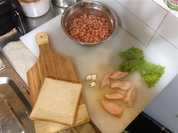 石榴熏鸡肉吐司的做法步骤1