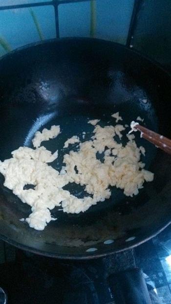 开学第三日，蛋炒饭的做法步骤2
