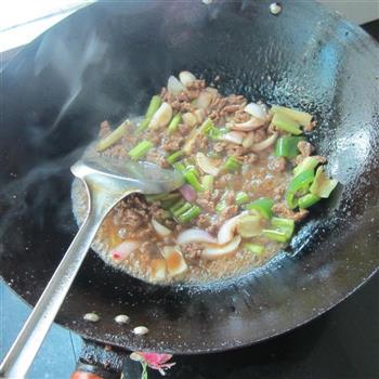 西芹洋葱炒牛肉的做法步骤7
