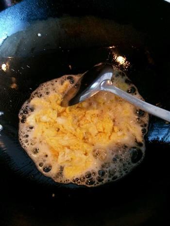 蒜黄木耳鸡蛋的做法步骤4