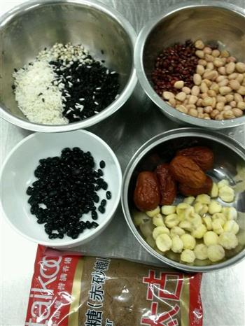 薏米红豆杂粮粥的做法步骤1