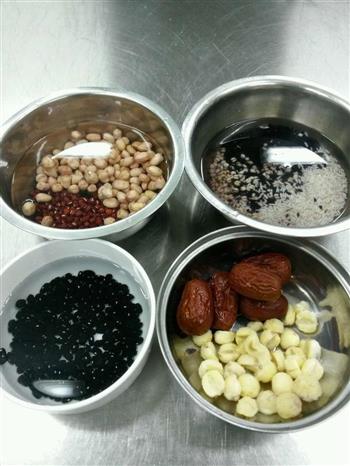 薏米红豆杂粮粥的做法步骤2