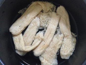 海参瑶柱竹荪瘦肉汤的做法步骤2