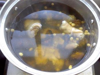 冬菇黄豆猪蹄汤的做法图解4