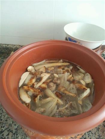 松茸莲藕排骨汤的做法步骤3