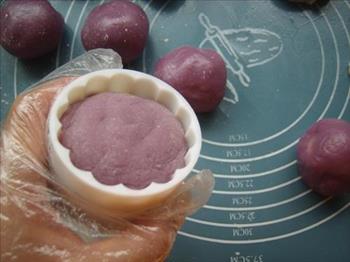葡萄干豆沙紫薯冰皮月饼的做法图解11