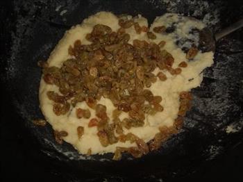 葡萄干豆沙紫薯冰皮月饼的做法步骤3
