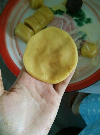 豆沙蛋黄月饼的做法图解9