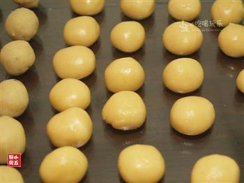 广式莲蓉月饼-传统的月饼传统的味道的做法图解8