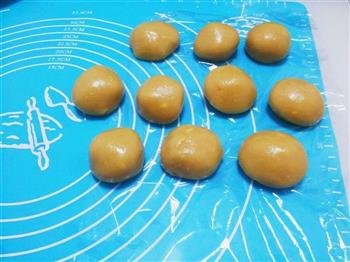 广式豆沙蛋黄月饼的做法步骤11
