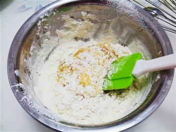 广式豆沙蛋黄月饼的做法步骤7