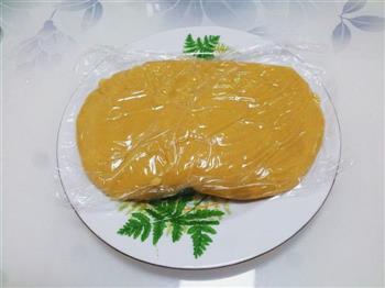 广式豆沙蛋黄月饼的做法图解8
