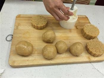 传统五仁月饼的做法步骤11