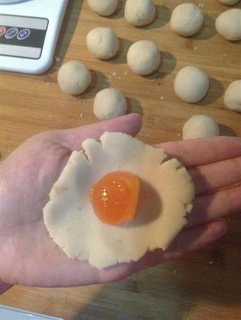 传统莲蓉蛋黄月饼的做法步骤16