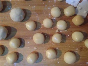 传统莲蓉蛋黄月饼的做法步骤20