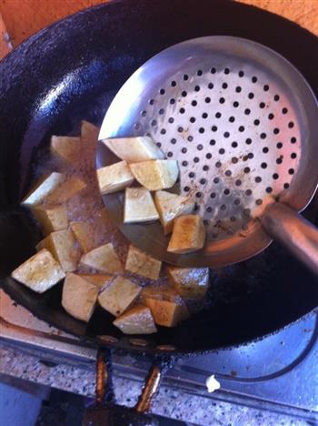 红烧肉烧土豆的做法步骤3