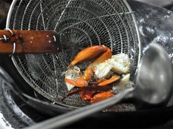海鲜咖喱蟹的做法步骤2