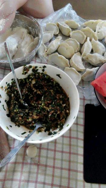 韭菜猪肉饺子和白菜猪肉饺的做法步骤2