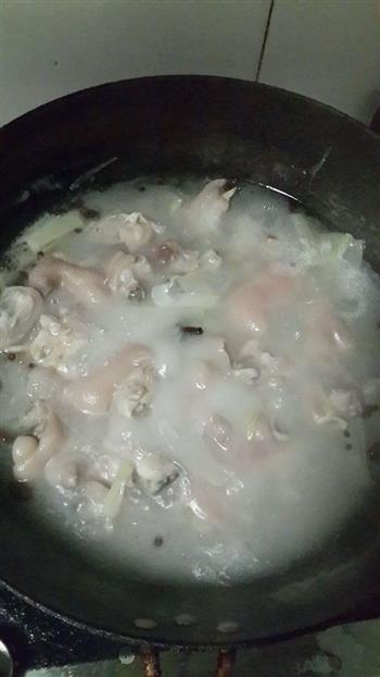滋养美白猪蹄汤的做法步骤2