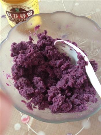 桂花蜜蛋黄紫薯月饼的做法步骤3
