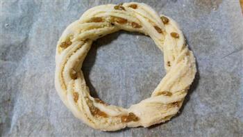 椰蓉葡萄花环面包的做法步骤10