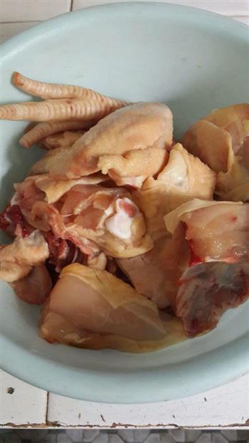 板栗炖鸡汤的做法步骤1