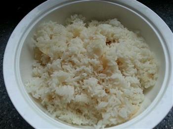 什锦炒米饭的做法步骤3