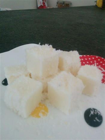 消耗淡奶油 淡奶油鲜奶椰丝小方 自制冰激凌零食的做法步骤5